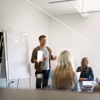 Für wirtschaftspsychologische Jobs benötigt man ein entsprechendes Studium.