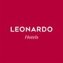 LEONARDO Hotels in weißer Schrift auf rotem Hintergrund.